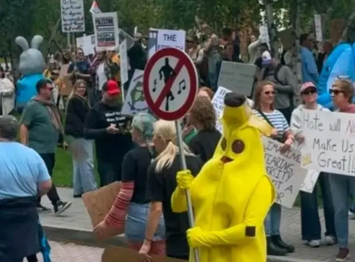 Wrong protest bro 😭🙏